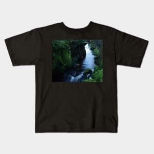 CHEESE CAKE ROCK UNDER PENMACHNO BRIDGE Kids T-Shirt